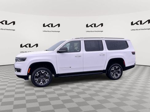 Used 2024 Jeep Wagoneer L Series III w/ Flexible Seating Group AWD/4WD image 1
