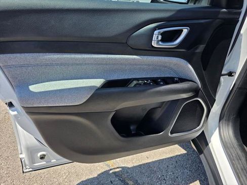 Certified 2022 Jeep Compass Latitude FWD image 13