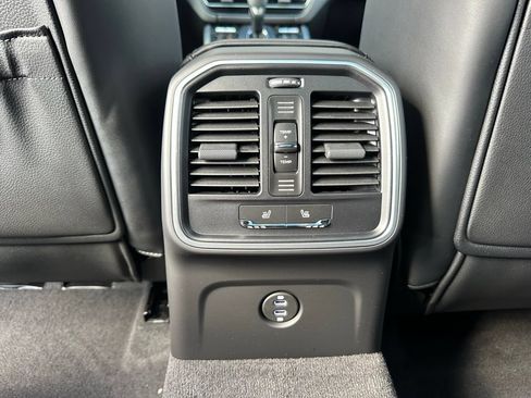 Used 2026 Porsche Macan AWD/4WD image 39