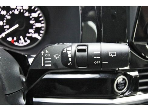 Used 2022 Nissan Pathfinder SV image 16