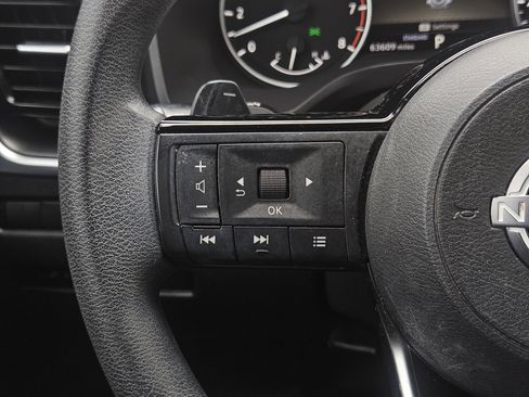 Used 2022 Nissan Rogue SV image 15