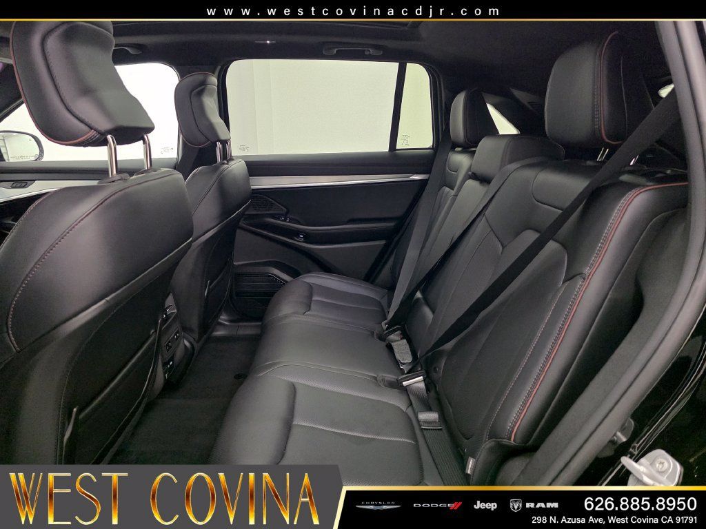 Used 2024 Jeep Wagoneer Launch Edition AWD/4WD image 17