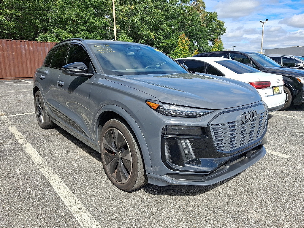 Certified 2025 Audi SQ6 e-tron Prestige AWD/4WD image 3
