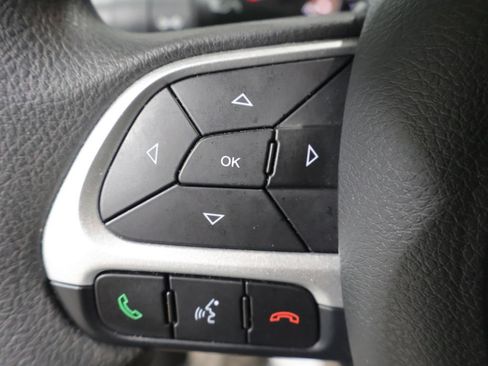 Used 2023 Jeep Renegade Latitude AWD/4WD image 33