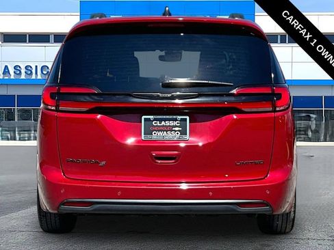Used 2025 Chrysler Pacifica Limited FWD image 4