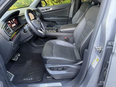 Used 2024 Volkswagen Atlas Cross Sport SEL R-Line AWD/4WD image 19