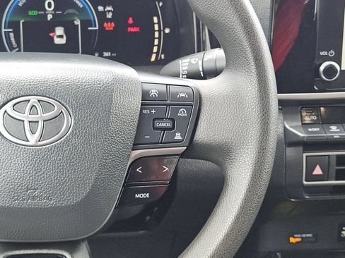 Used 2025 Toyota Camry LE FWD image 25