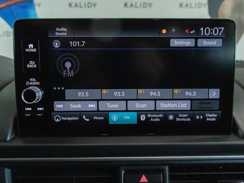 Used 2025 Honda Pilot Touring image 9