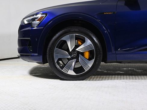 Used 2023 Audi e-tron Premium Plus w/ Premium Plus Package image 22