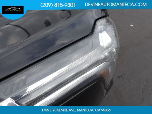 Used 2017 Cadillac Escalade Premium Luxury image 10