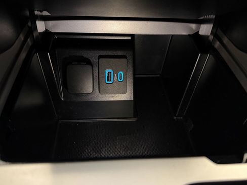 Used 2020 Ford Explorer XLT image 15