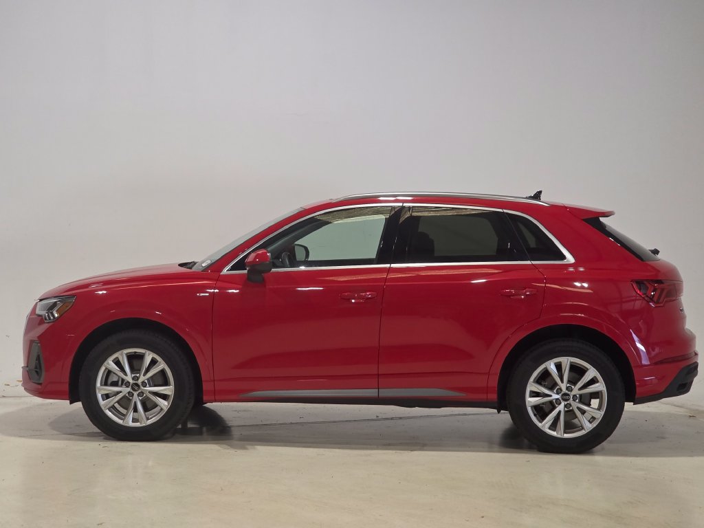 Certified 2025 Audi Q3 2.0T Premium w/ Convenience Package AWD/4WD image 3
