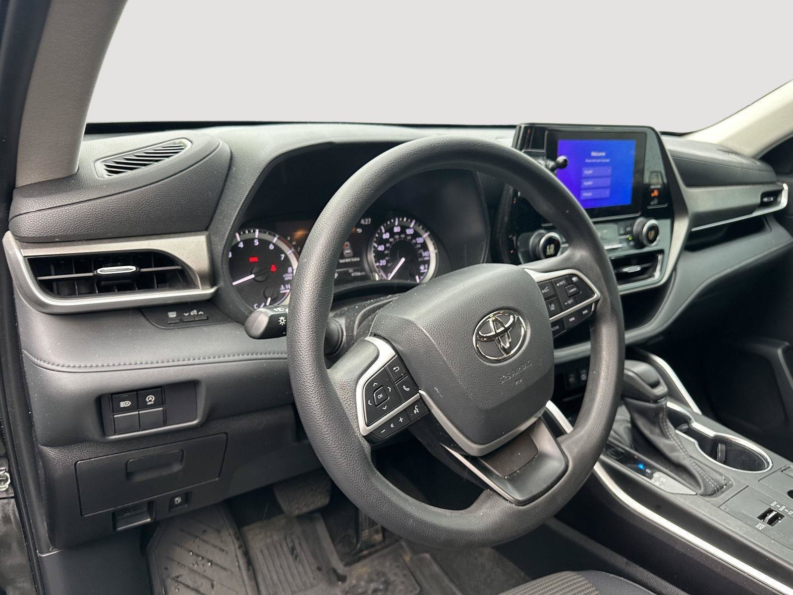 Used 2023 Toyota Highlander L FWD image 53