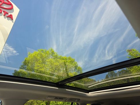 Used 2024 Toyota Grand Highlander XLE image 31