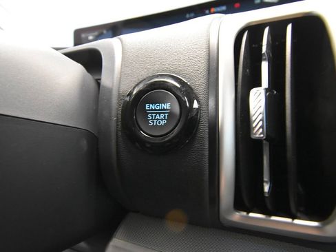 Used 2025 Ford Expedition Active image 14