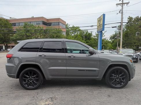 Used 2020 Jeep Grand Cherokee Altitude AWD/4WD image 6