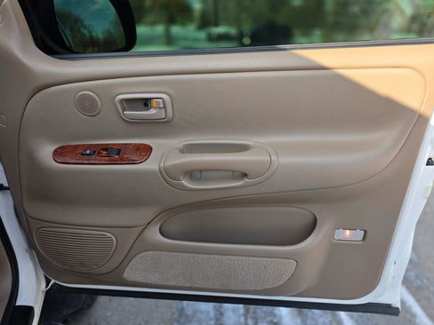 Used 2004 Toyota Tundra Limited w/ Towing Pkg image 15