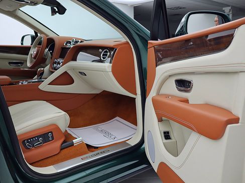 New 2025 Bentley Bentayga Extended Wheelbase image 42