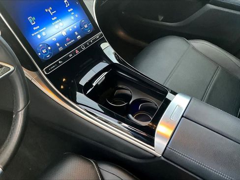 Used 2024 Mercedes-Benz GLC 300 4MATIC image 16