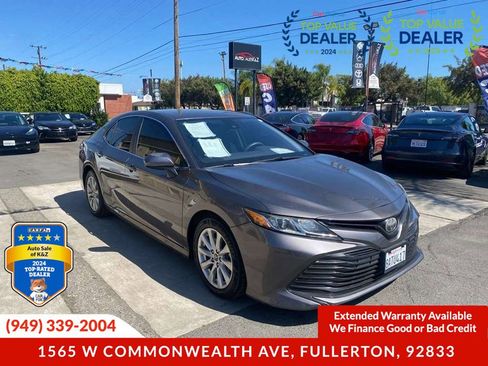 Used 2018 Toyota Camry LE FWD image 7