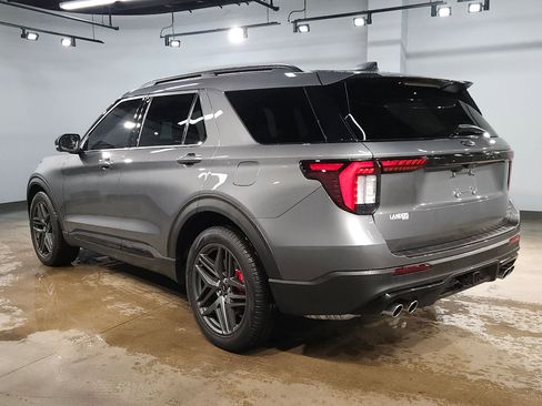 Used 2025 Ford Explorer ST AWD/4WD image 5