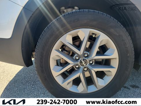 Certified 2024 Kia Telluride LX FWD image 8