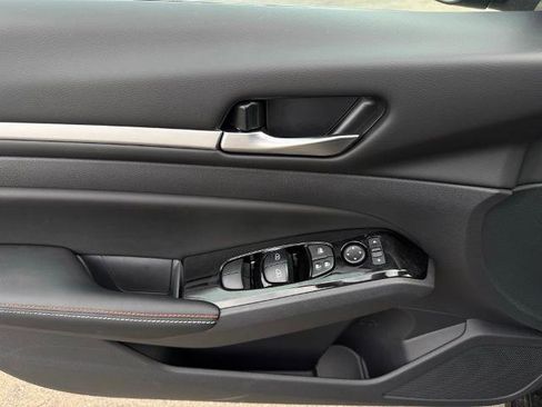 New 2025 Nissan Altima 2.5 SR w/ SR Premium Package image 19