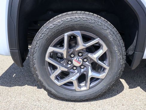 New 2026 GMC Sierra 1500 SLT image 34