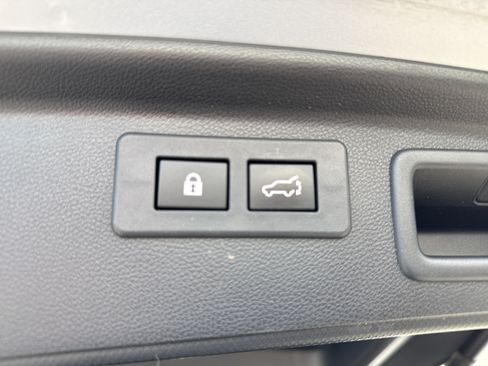 Used 2019 Subaru Forester Premium AWD/4WD image 17
