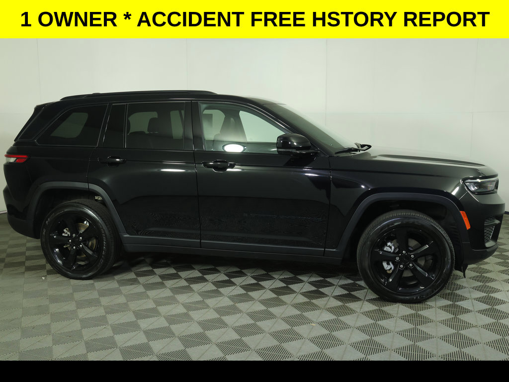 Used 2023 Jeep Grand Cherokee Altitude AWD/4WD image 2