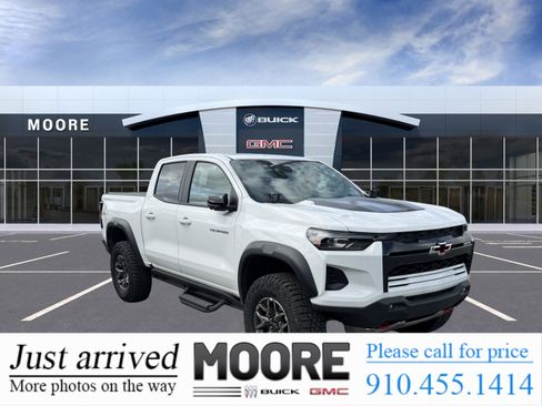 Used 2024 Chevrolet Colorado ZR2 w/ ZR2 Convenience Package III AWD/4WD image 1