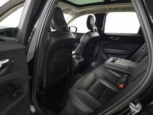 Certified 2025 Volvo XC60 B5 Core image 31