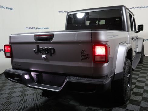 Used 2021 Jeep Gladiator Sport image 6