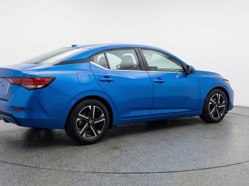 Used 2025 Nissan Sentra SV FWD image 9