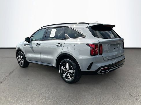 Certified 2023 Kia Sorento EX w/ Panoramic Sunroof Package image 5