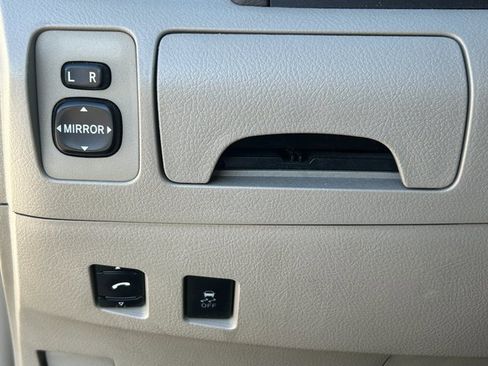 Used 2011 Toyota Camry LE image 19