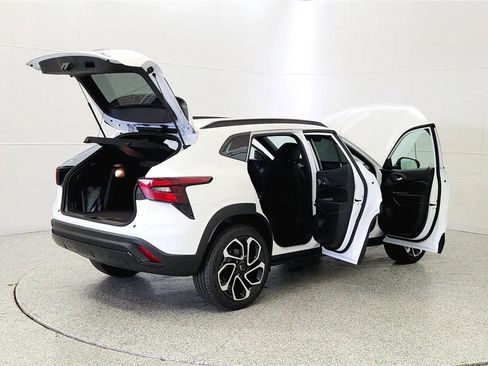 New 2026 Chevrolet Trax RS w/ Driver Confidence Package FWD image 12