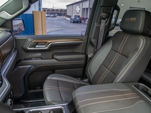 Used 2024 Chevrolet Silverado 1500 High Country w/ High Country Premium Package image 13