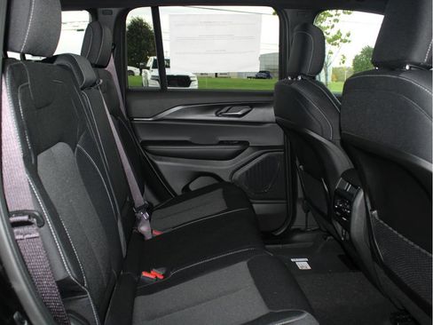 New 2025 Jeep Grand Cherokee Laredo X w/ Luxury Tech Group I image 28