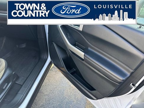 Used 2021 Ford Explorer XLT w/ Class III Trailer Tow Package AWD/4WD image 18