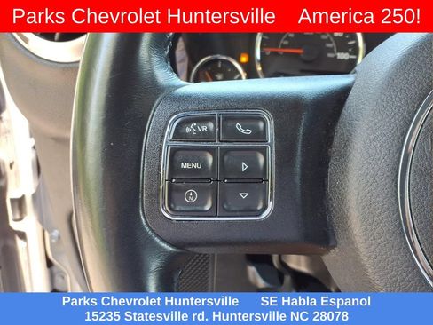 Used 2017 Jeep Wrangler Unlimited Sahara w/ Connectivity Group AWD/4WD image 13
