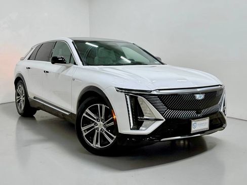 Used 2024 Cadillac Lyriq Luxury RWD image 3
