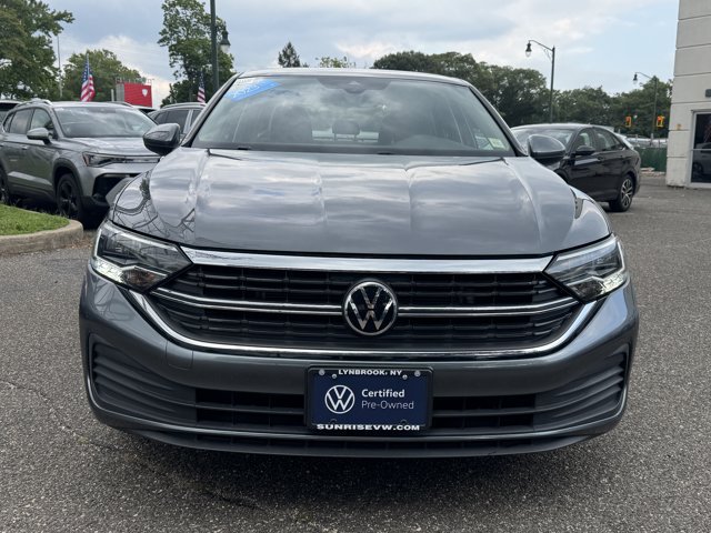 Used 2023 Volkswagen Jetta SE w/ Panoramic Sunroof Package FWD image 2