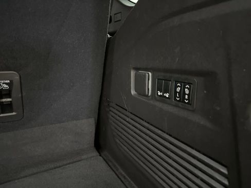 Used 2021 Chevrolet Tahoe Premier w/ Premium Package image 17