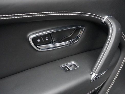 Used 2019 Bentley Bentayga AWD/4WD image 39