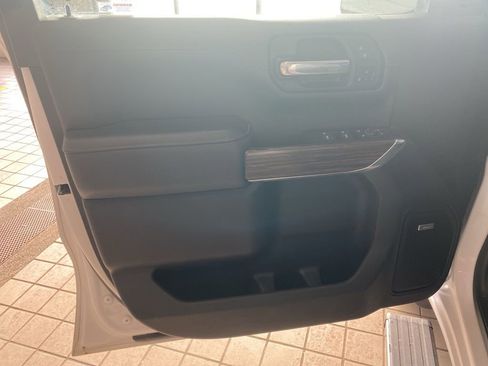 Used 2022 Chevrolet Silverado 1500 High Country w/ Technology Package image 11