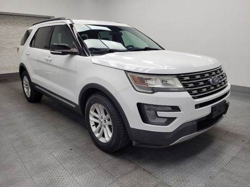 Used 2017 Ford Explorer XLT image 13