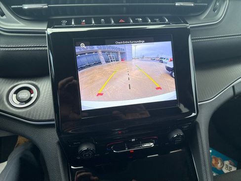 Used 2023 Jeep Grand Cherokee L Laredo image 16