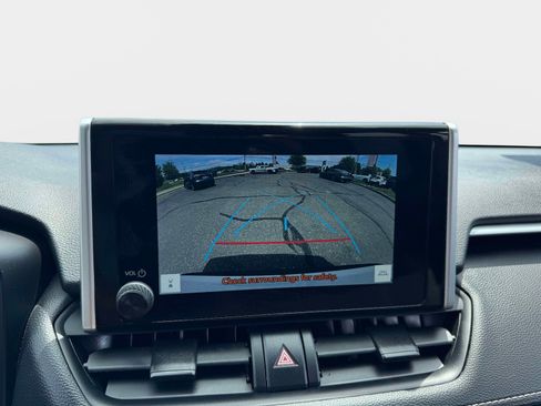 Used 2025 Toyota RAV4 XLE FWD image 35