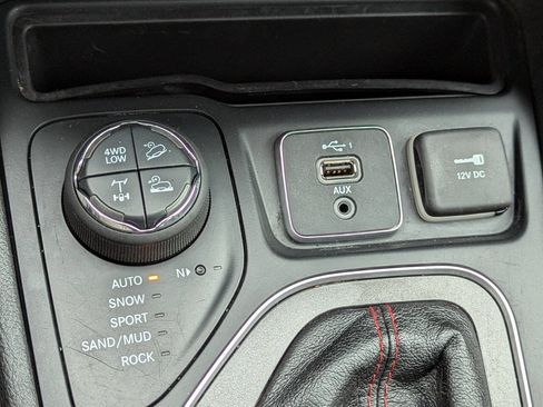 Used 2019 Jeep Cherokee Trailhawk w/ Comfort/Convenience Group image 22